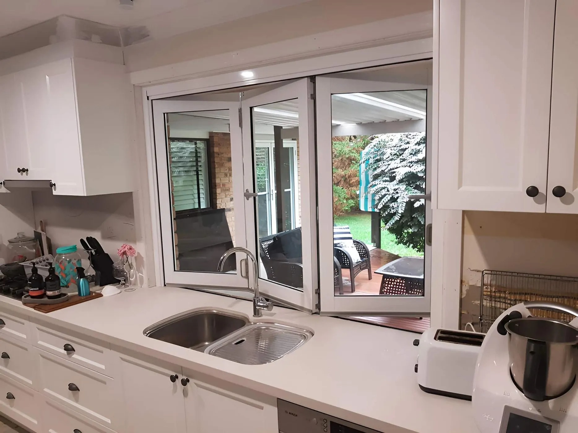 Bi-fold glass servery windows and doors fitted to a Shoalhaven kitchen by All Hours Glass